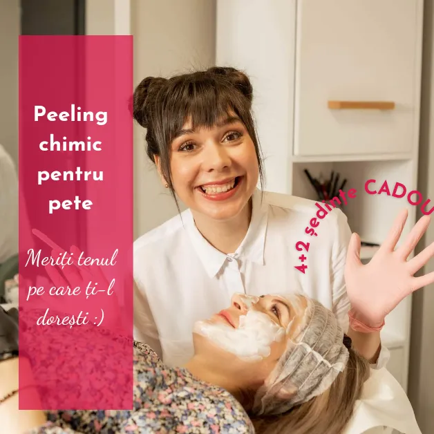 Aliana aplicând un peeling chimic facial unei cliente în salonul din Timișoara